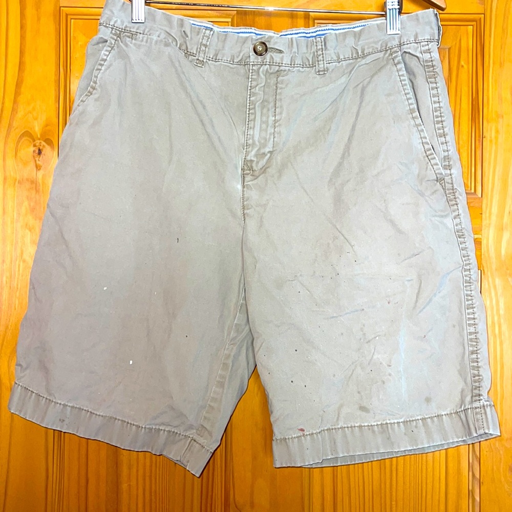 Men’s Tommy Hilfiger short, Size: 34. Some spots on front.